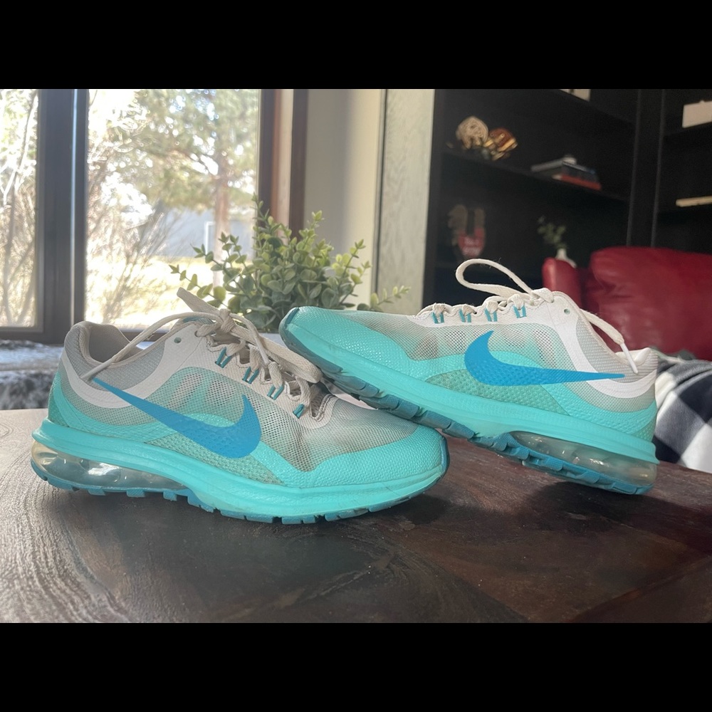 Nike’s - Picture 3 of 5